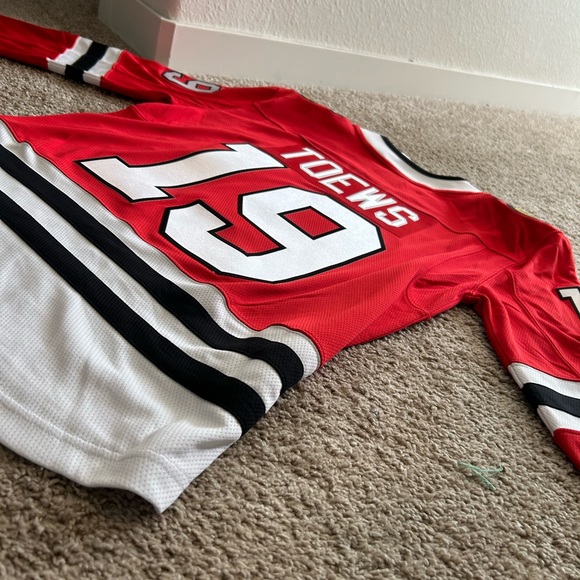 Chicago Blackhawks Toews jersey sz:XS *brand new with tags price negotiable - Picture 5 of 9